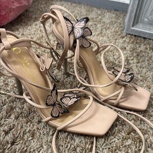 Women's Butterfly Embellished Tan Heels